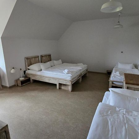 Dvur Perlova Voda Budyne nad Ohri Exteriör bild